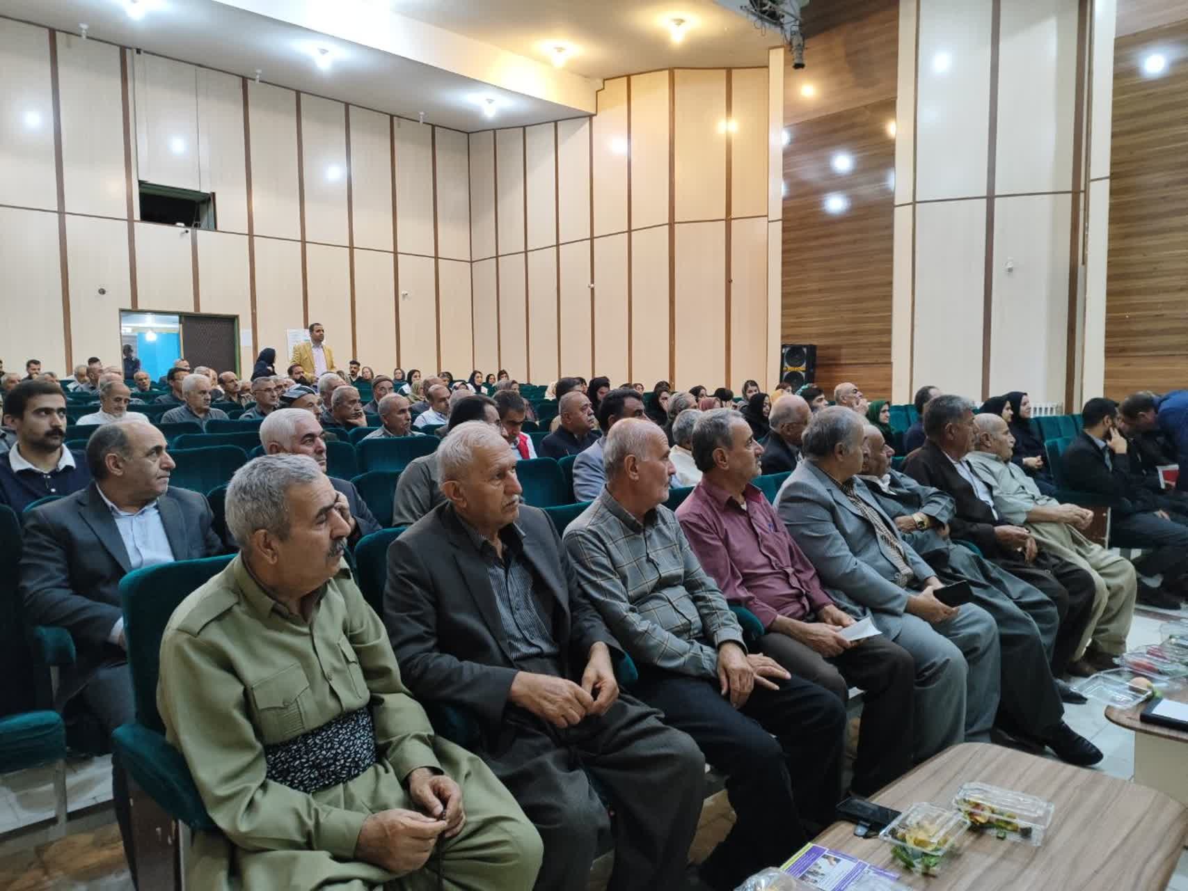 آیین بزرگداشت هفته سالمندان در اشنویه برگزار شد